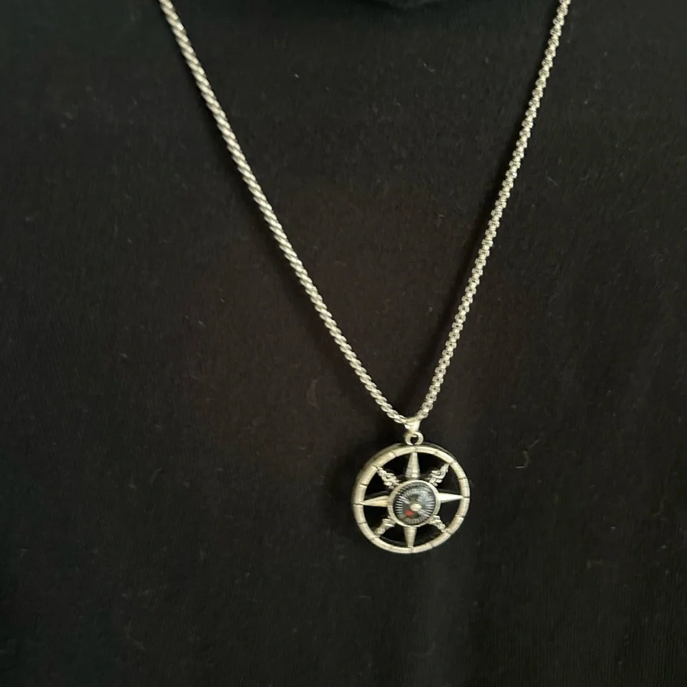 REAL working Compass Pendant Necklace, in GIFT BOX Casual Leisure Fashion - Picture 9 of 16